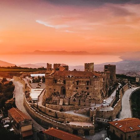 Готель Castello Di Rocca Cilento Екстер'єр фото