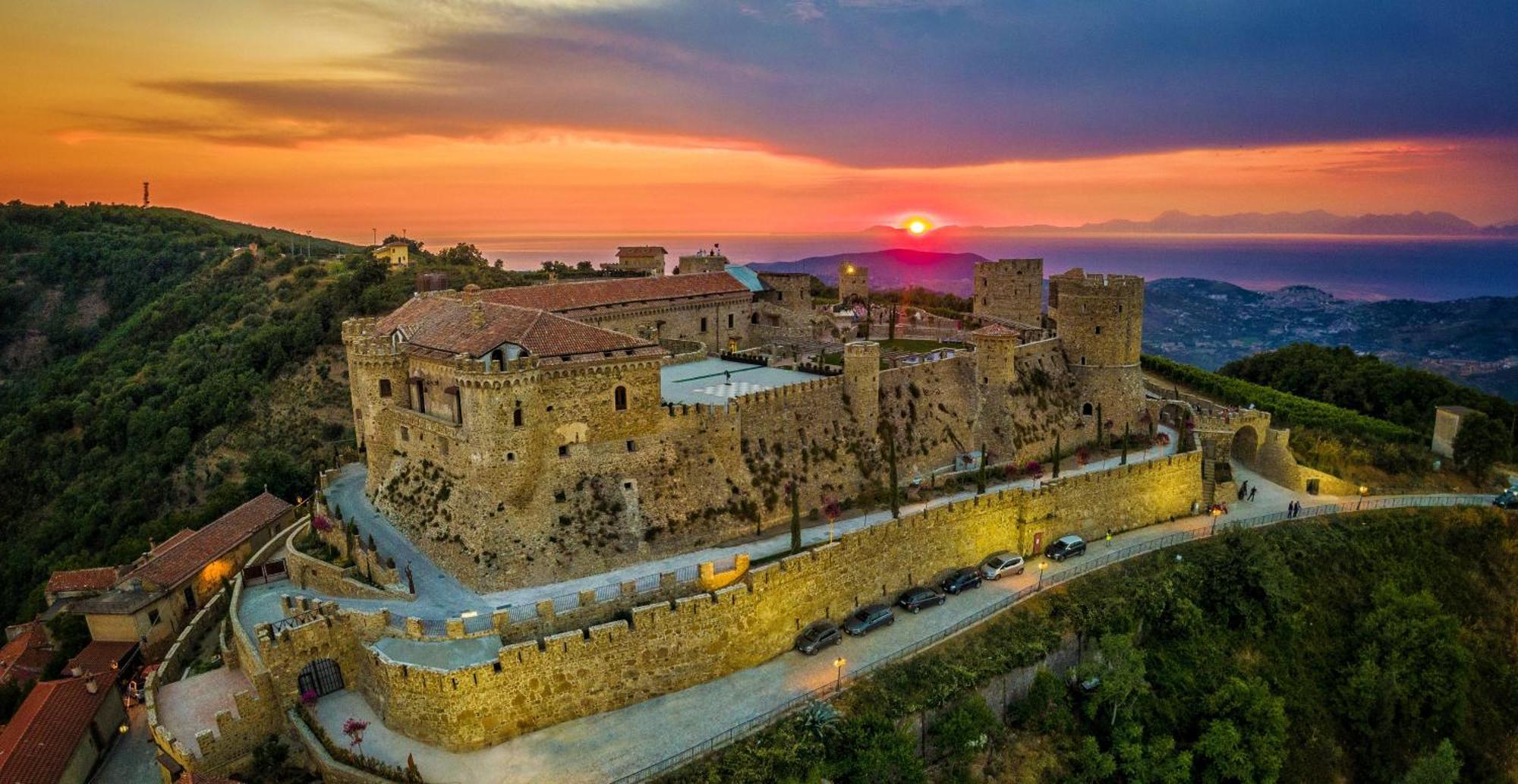 Готель Castello Di Rocca Cilento Екстер'єр фото