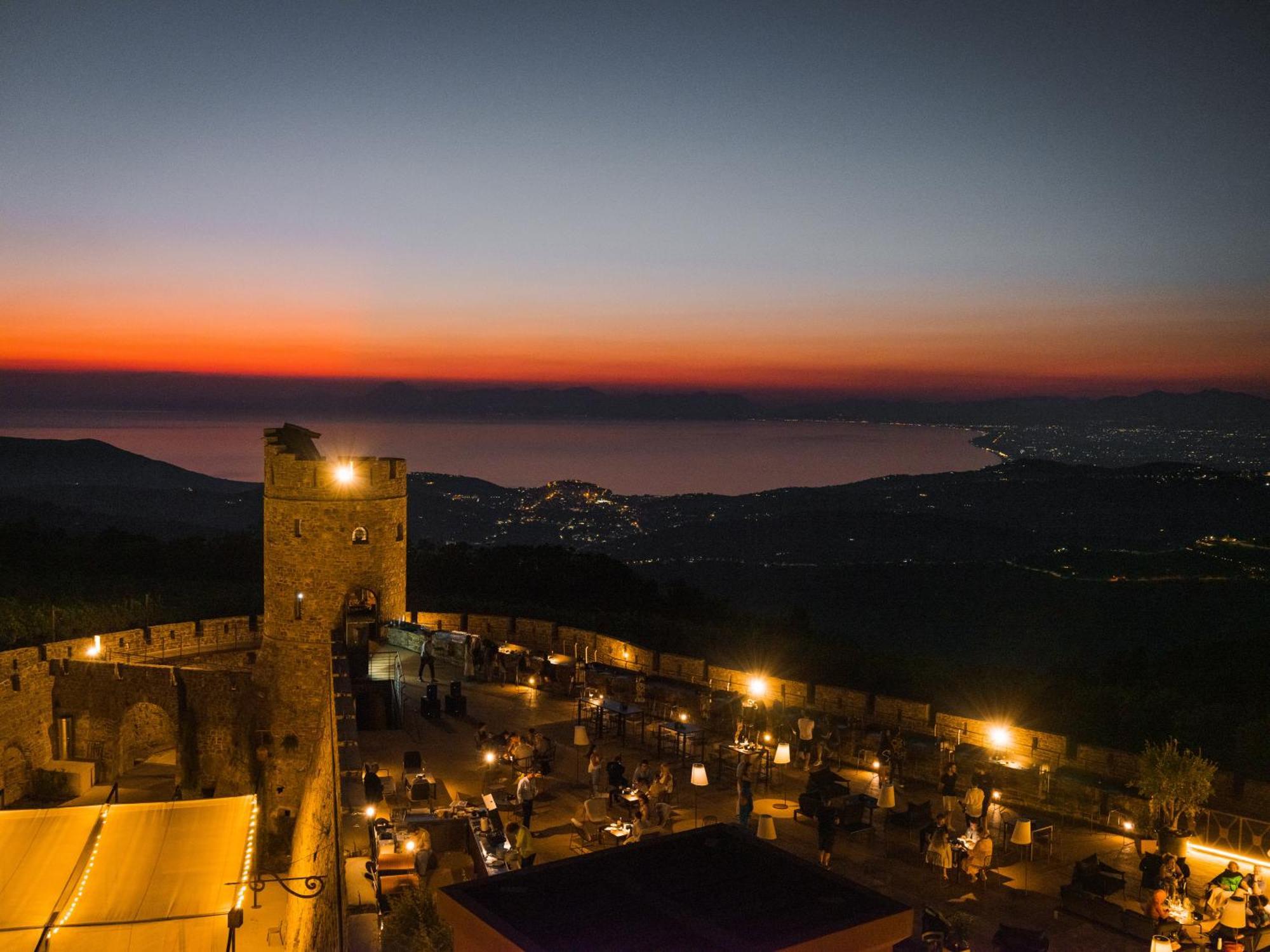 Готель Castello Di Rocca Cilento Екстер'єр фото